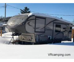 Fifth-Wheel Crusader 2015 32' - Touring Edition